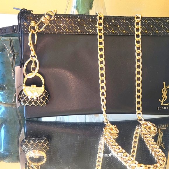 Yves Saint Laurent - Picture 9 of 12